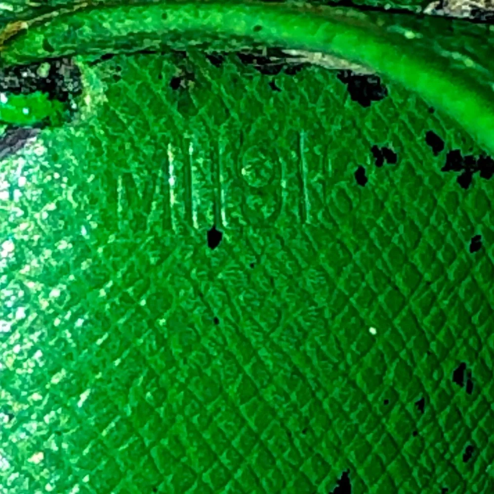 LOUIS VUITTON Green EPI Leather Kiss Lock Bifold Wallet MI1916